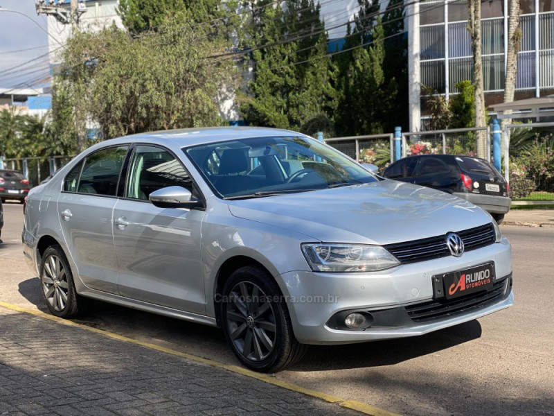 JETTA 2.0 COMFORTLINE FLEX 4P TIPTRONIC - 2014 - PAROBé