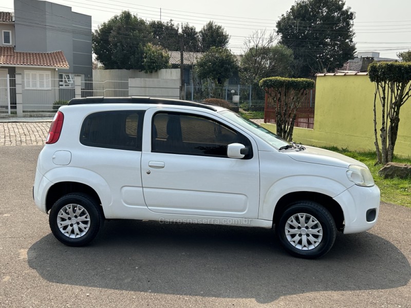 UNO 1.0 EVO VIVACE 8V FLEX 2P MANUAL - 2013 - VACARIA