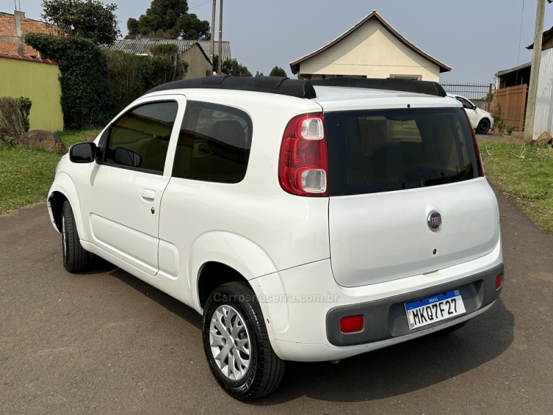 UNO 1.0 EVO VIVACE 8V FLEX 2P MANUAL - 2013 - VACARIA