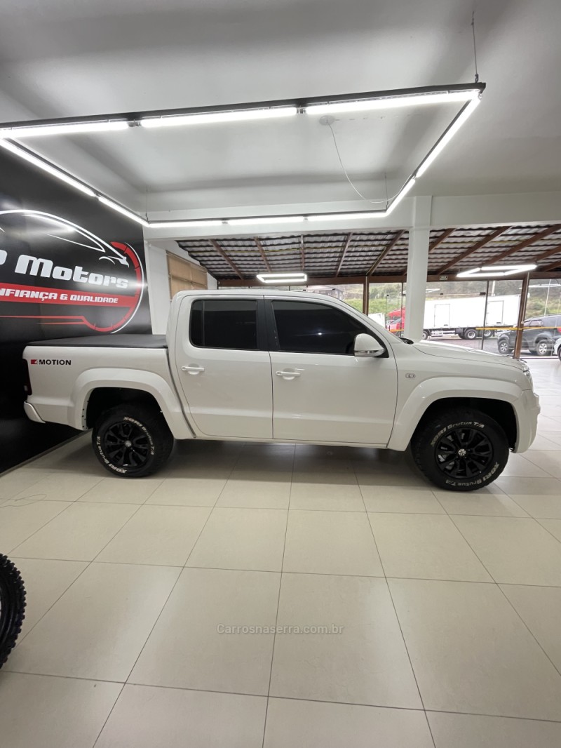 AMAROK 2.0 TRENDLINE 4X4 CD 16V TURBO INTERCOOLER DIESEL 4P AUTOMÁTICO - 2017 - FARROUPILHA