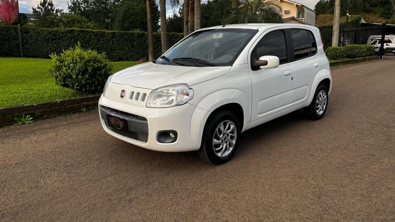 UNO 1.0 EVO VIVACE 8V FLEX 4P MANUAL - 2014 - BOM PRINCíPIO