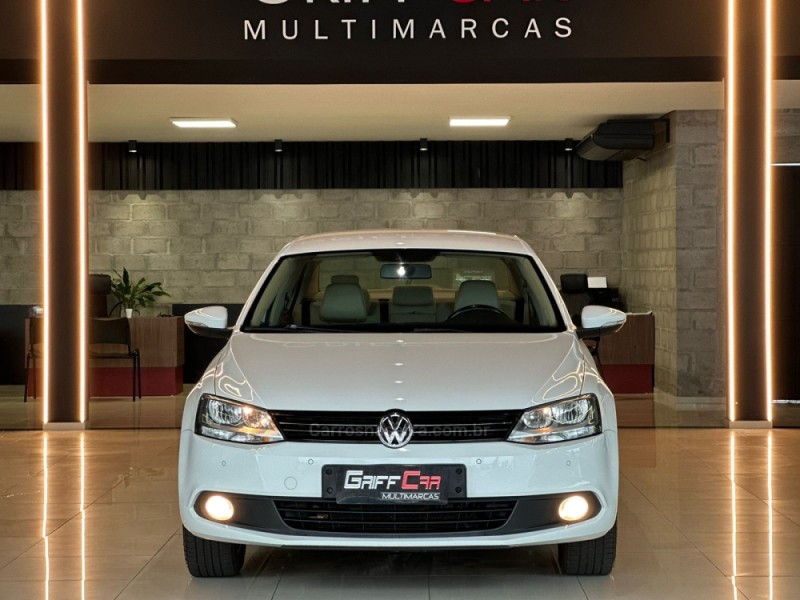 JETTA 2.0 COMFORTLINE FLEX 4P TIPTRONIC - 2014 - DOIS IRMãOS