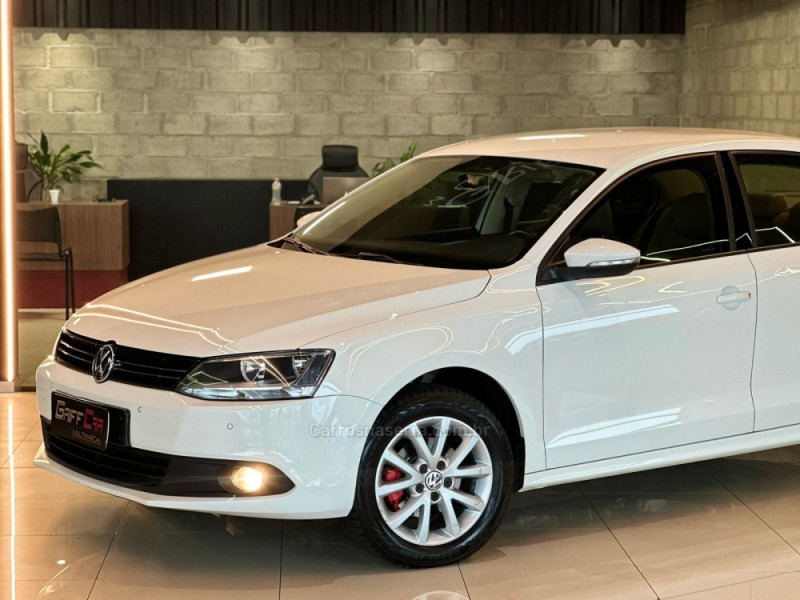 JETTA 2.0 COMFORTLINE FLEX 4P TIPTRONIC - 2014 - DOIS IRMãOS