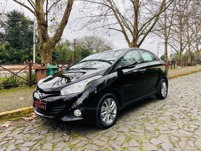 HB20S 1.6 PREMIUM 16V FLEX 4P MANUAL - 2015 - NOVO HAMBURGO