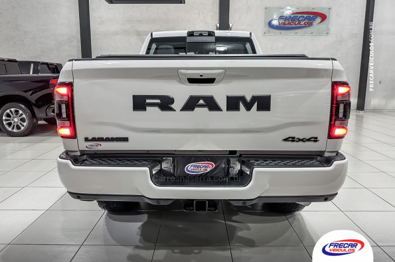 3500 LARAMIE 6.7 CD 4X4 TURBO DIESEL 4P AUTOMÁTICO - 2022 - SARANDI