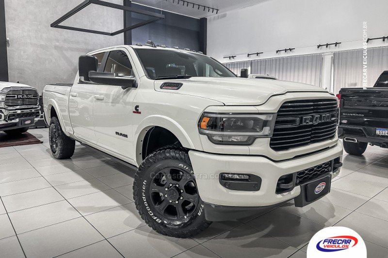 3500 LARAMIE 6.7 CD 4X4 TURBO DIESEL 4P AUTOMÁTICO - 2022 - SARANDI