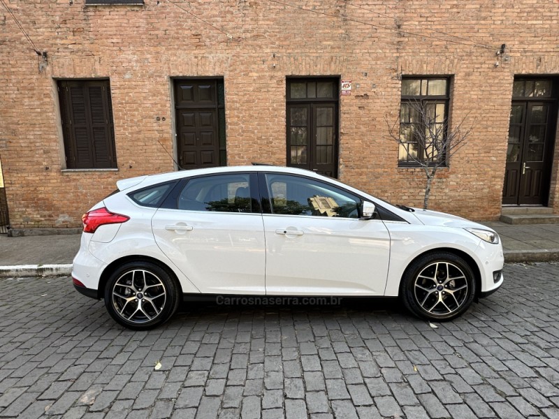 FOCUS 2.0 TITANIUM PLUS 16V FLEX 4P AUTOMÁTICO - 2016 - CAXIAS DO SUL