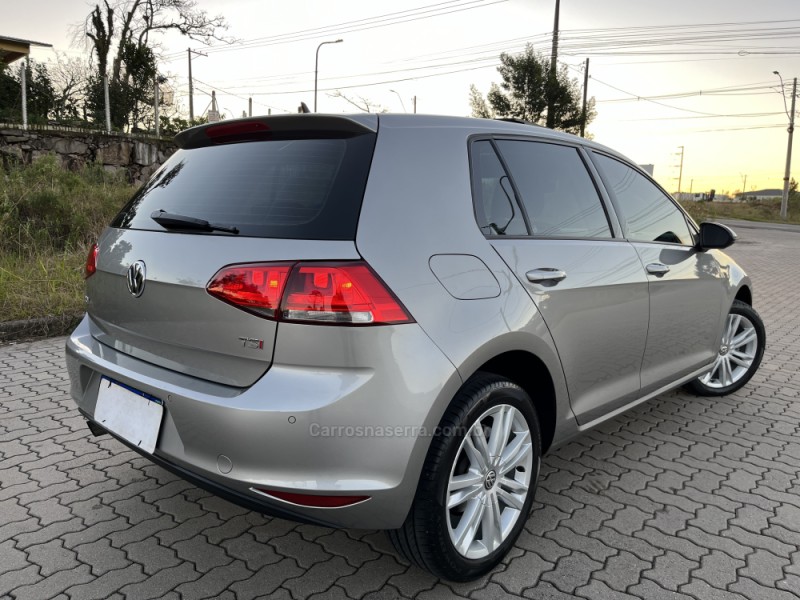 GOLF 1.0 TSI COMFORTLINE 12V TOTAL FLEX 4P MANUAL - 2017 - CAXIAS DO SUL