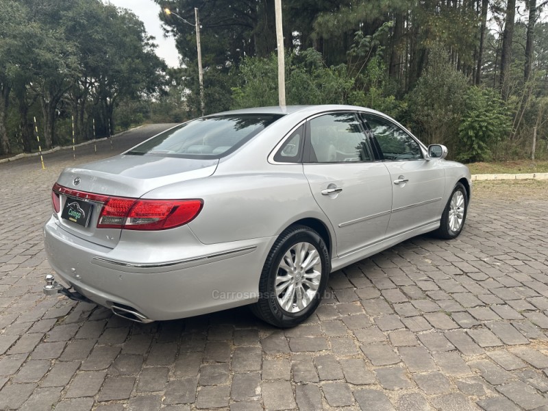 AZERA 3.3 MPFI GLS SEDAN V6 24V GASOLINA 4P AUTOMÁTICO - 2011 - NOVA PRATA