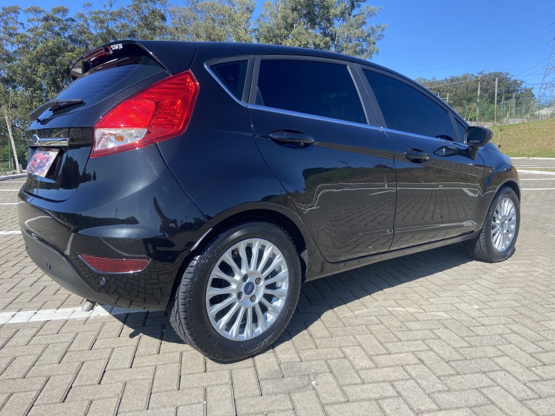 FIESTA 1.6 TITANIUM HATCH 16V FLEX 4P AUTOMÁTICO - 2014 - CAXIAS DO SUL