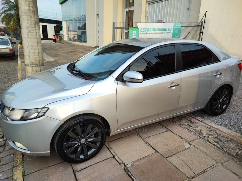 CERATO 1.6 SX3 16V GASOLINA 4P MANUAL - 2013 - FARROUPILHA