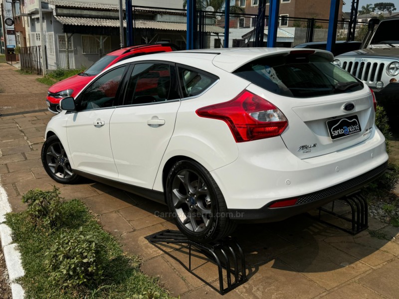 FOCUS 2.0 TITANIUM HATCH 16V FLEX 4P AUTOMÁTICO - 2015 - LAGOA VERMELHA