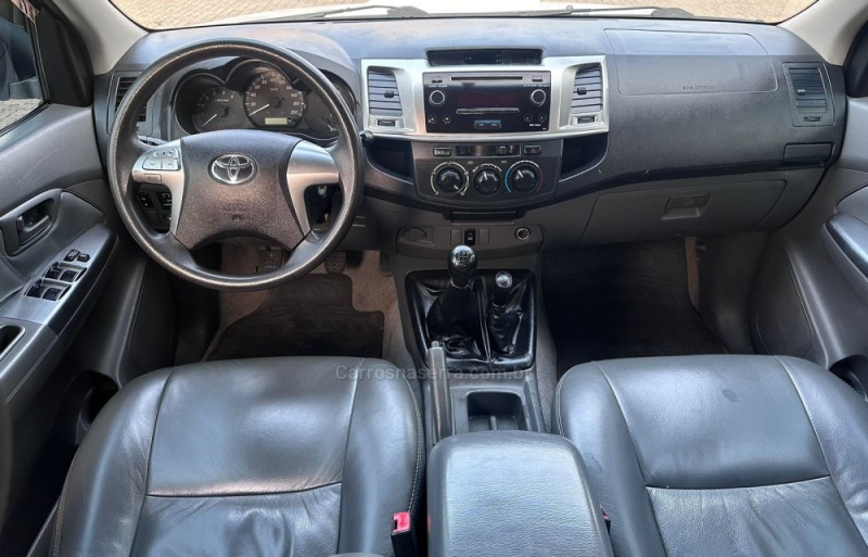 HILUX 3.0 4X4 8V DIESEL 4P MANUAL - 2014 - CANELA