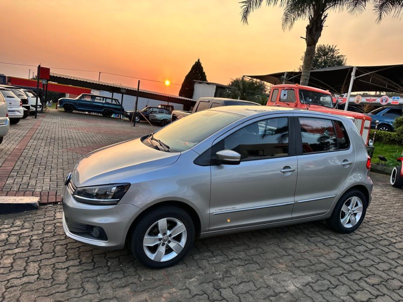 FOX 1.6 COMFORTLINE 8V FLEX 4P MANUAL - 2017 - TEUTôNIA