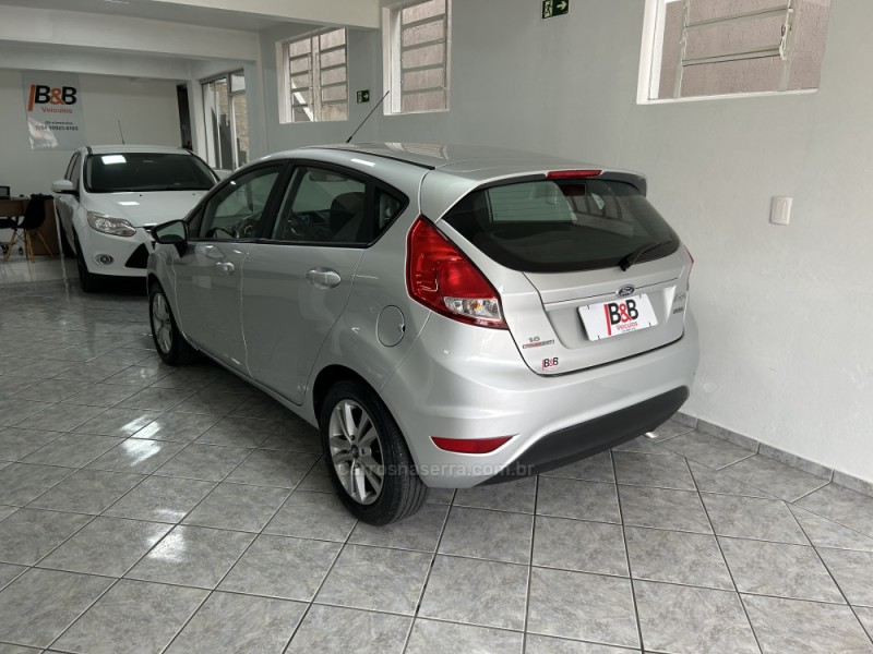 FIESTA 1.6 SE HATCH 16V FLEX 4P AUTOMÁTICO - 2015 - NOVA PRATA