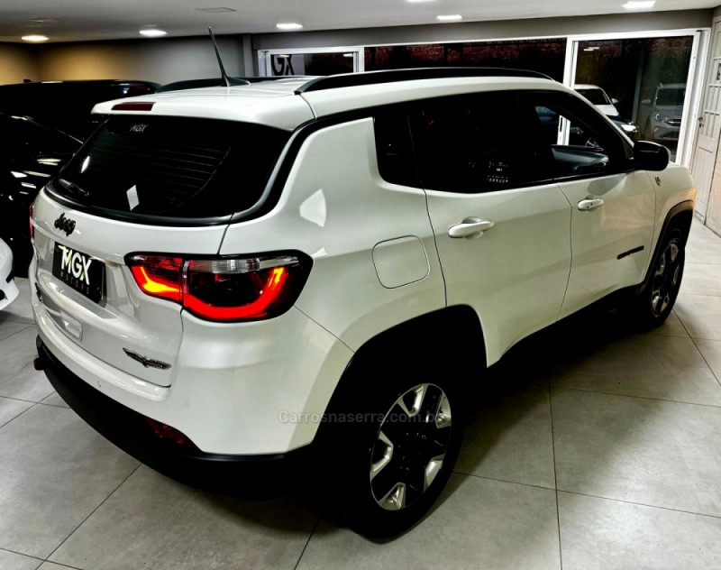 COMPASS 2.0 16V DIESEL TRAILHAWK 4X4 AUTOMÁTICO - 2018 - PORTO ALEGRE