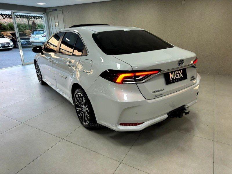 COROLLA 1.8 ALTIS PREMIUM 16V HÍBRIDO 4P AUTOMÁTICO - 2023 - PORTO ALEGRE