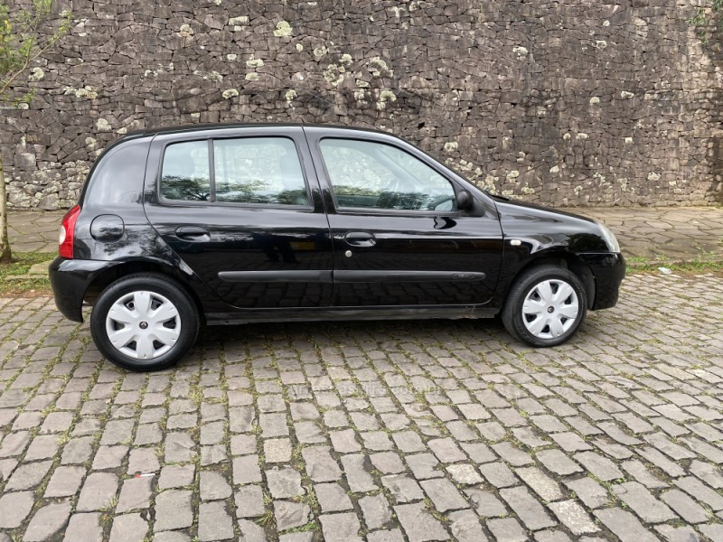 CLIO 1.0 16V FLEX 4P MANUAL - 2011 - CAXIAS DO SUL