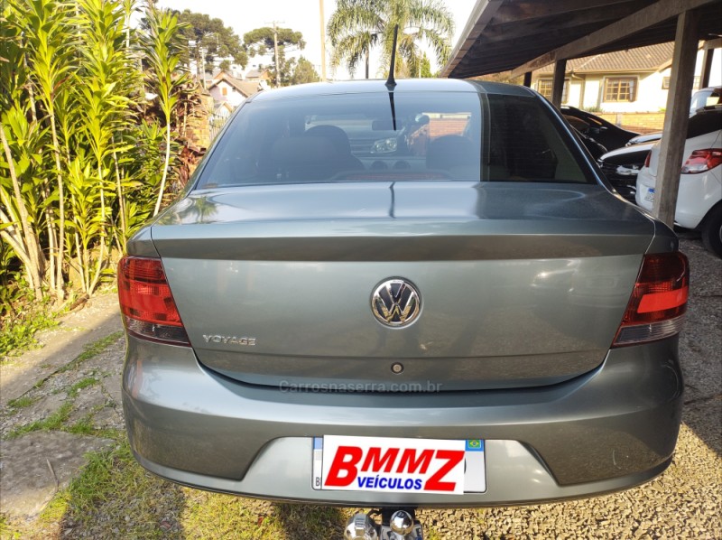 VOYAGE 1.0 MI CITY 8V FLEX 4P MANUAL - 2011 - GRAMADO