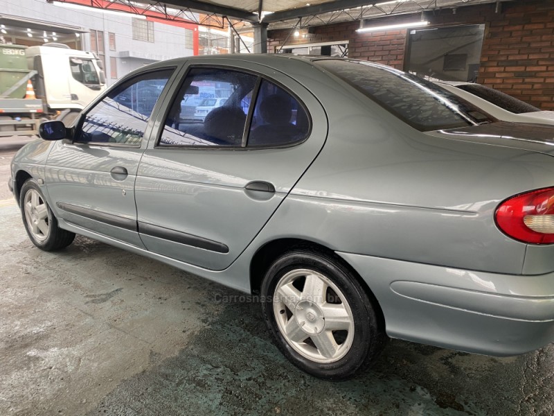 MÉGANE 2.0 RXE SEDAN 8V GASOLINA 4P MANUAL - 2001 - CAXIAS DO SUL