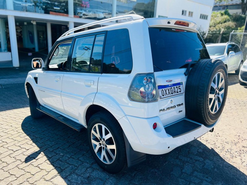 PAJERO TR4 2.0 4X2 16V 140CV FLEX 4P AUTOMÁTICO - 2015 - BENTO GONçALVES