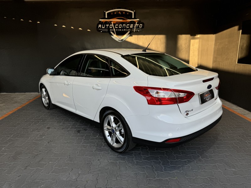 FOCUS 2.0 SE SEDAN 16V FLEX 4P AUTOMÁTICO - 2015 - CAXIAS DO SUL