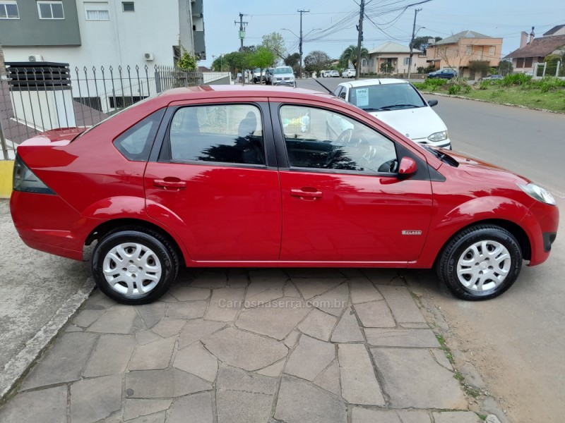 FIESTA 1.6 MPI SEDAN 8V FLEX 4P MANUAL - 2011 - NOVA PRATA