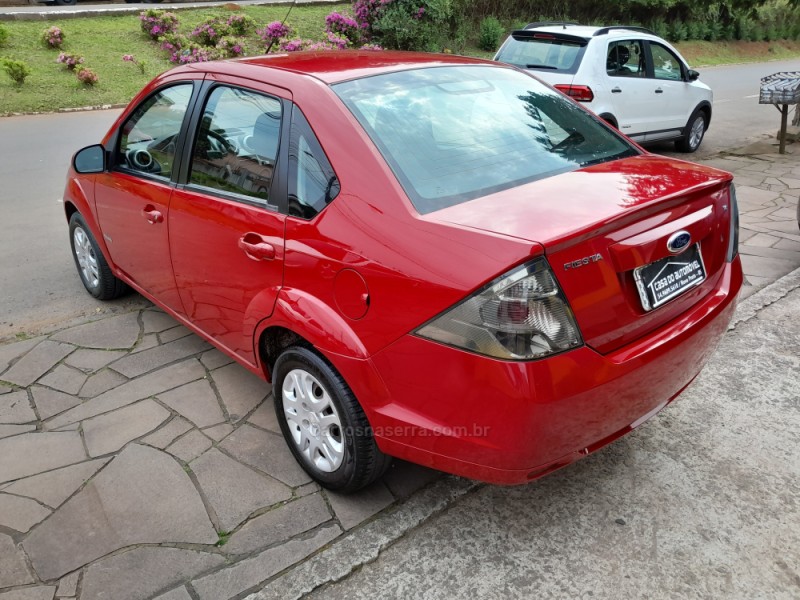 FIESTA 1.6 MPI SEDAN 8V FLEX 4P MANUAL - 2011 - NOVA PRATA