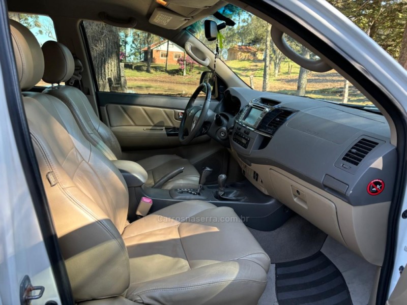 HILUX SW4 3.0 SRV 4X4 7 LUGARES 16V TURBO INTERCOOLER DIESEL 4P AUTOMÁTICO - 2013 - CAXIAS DO SUL