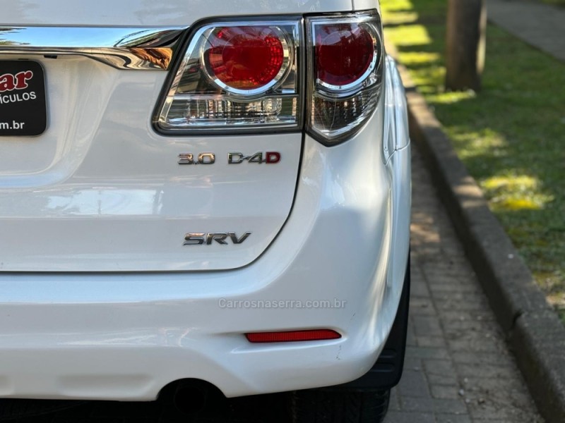 HILUX SW4 3.0 SRV 4X4 7 LUGARES 16V TURBO INTERCOOLER DIESEL 4P AUTOMÁTICO - 2013 - CAXIAS DO SUL