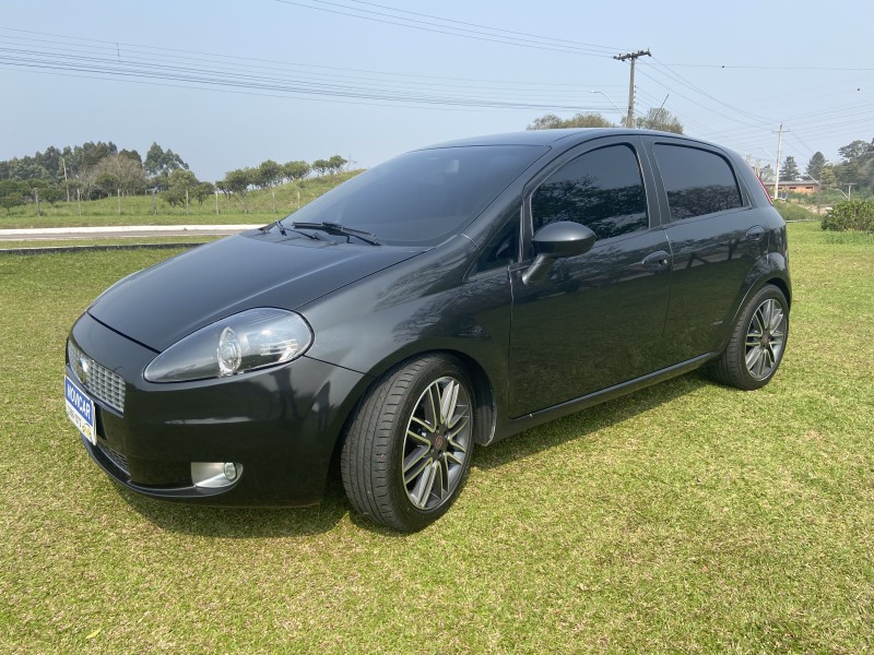 PUNTO 1.8 HLX 8V FLEX 4P MANUAL - 2009 - FARROUPILHA