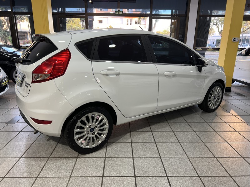 FIESTA 1.6 TITANIUM HATCH 16V FLEX 4P MANUAL - 2015 - CAXIAS DO SUL