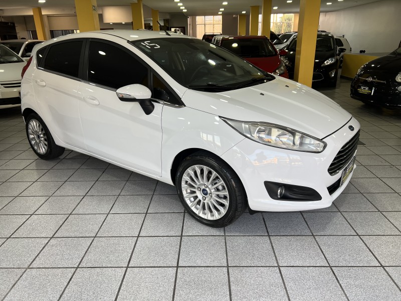 FIESTA 1.6 TITANIUM HATCH 16V FLEX 4P MANUAL - 2015 - CAXIAS DO SUL