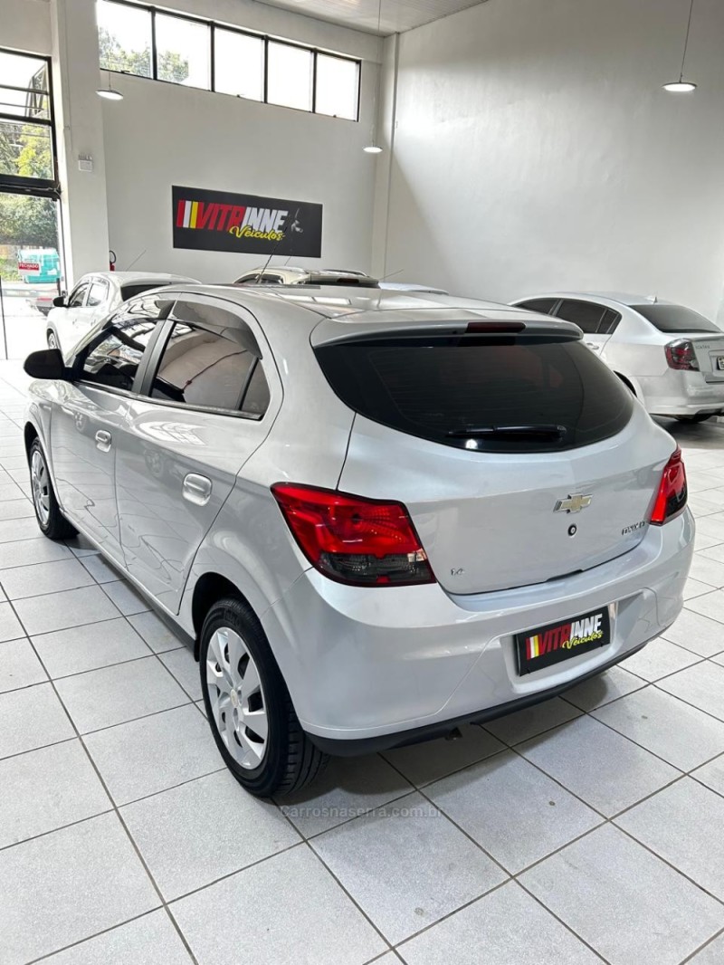 ONIX 1.4 MPFI LT 8V FLEX 4P MANUAL - 2013 - CAXIAS DO SUL