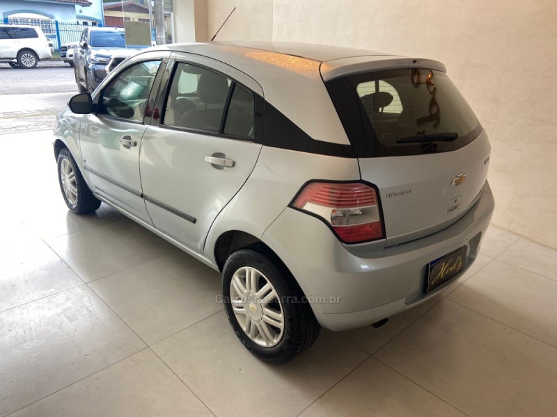 AGILE 1.4 MPFI LT 8V FLEX 4P MANUAL - 2011 - CANELA