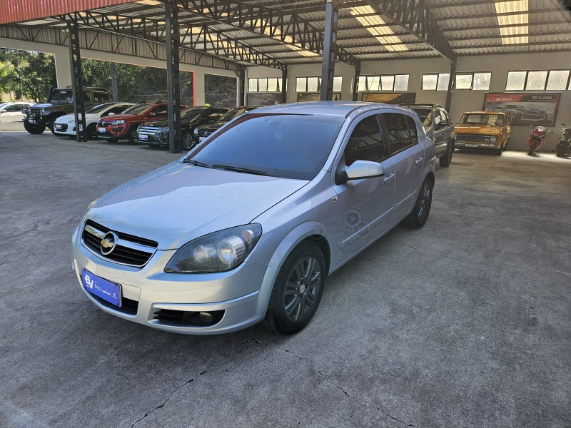 VECTRA 2.0 MPFI GT HATCH 8V FLEX 4P MANUAL