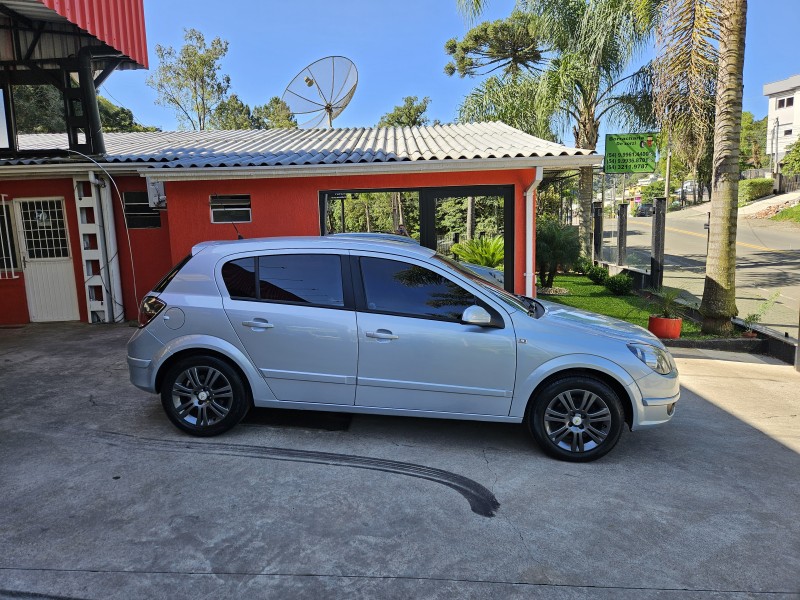 VECTRA 2.0 MPFI GT HATCH 8V FLEX 4P MANUAL - 2008 - CAXIAS DO SUL