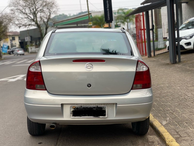 CORSA 1.8 MPFI PREMIUM SEDAN 8V FLEX 4P MANUAL - 2005 - PAROBé