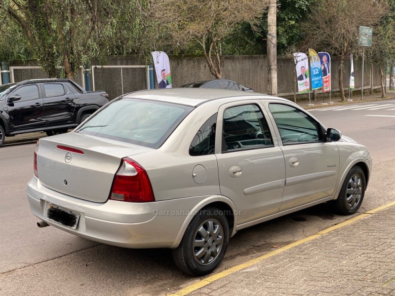 CORSA 1.8 MPFI PREMIUM SEDAN 8V FLEX 4P MANUAL - 2005 - PAROBé