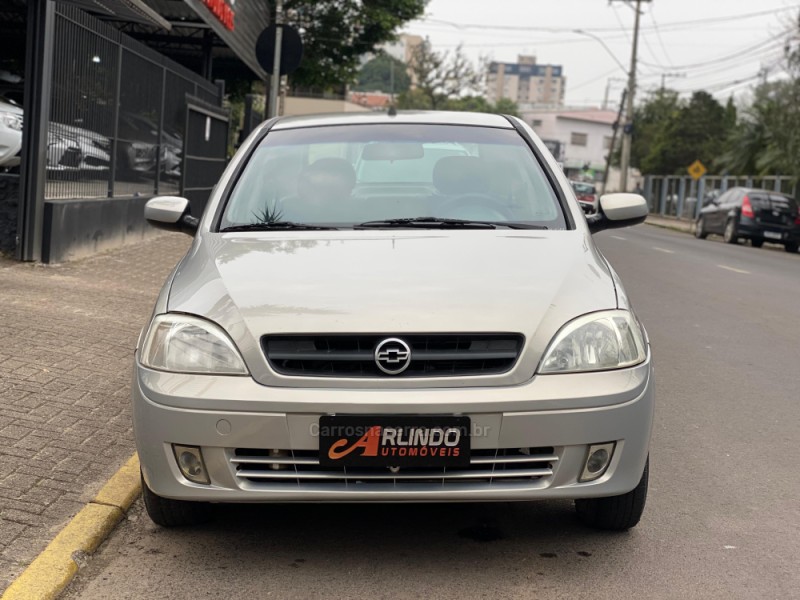 CORSA 1.8 MPFI PREMIUM SEDAN 8V FLEX 4P MANUAL - 2005 - PAROBé