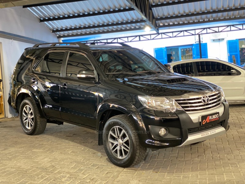 HILUX SW4 3.0 SRV 4X4 7 LUGARES 16V TURBO INTERCOOLER DIESEL 4P AUTOMÁTICO - 2013 - PAROBé