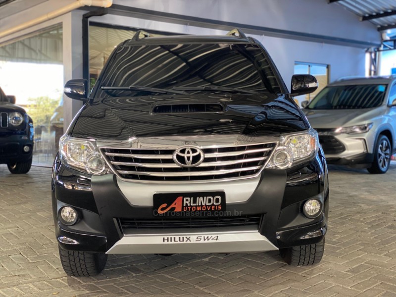 HILUX SW4 3.0 SRV 4X4 7 LUGARES 16V TURBO INTERCOOLER DIESEL 4P AUTOMÁTICO - 2013 - PAROBé