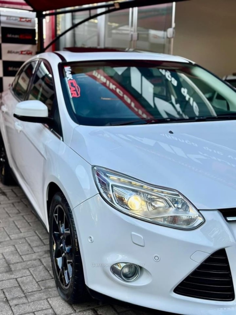 FOCUS 2.0 TITANIUM PLUS SEDAN 16V FLEX 4P AUTOMÁTICO - 2015 - ESTâNCIA VELHA