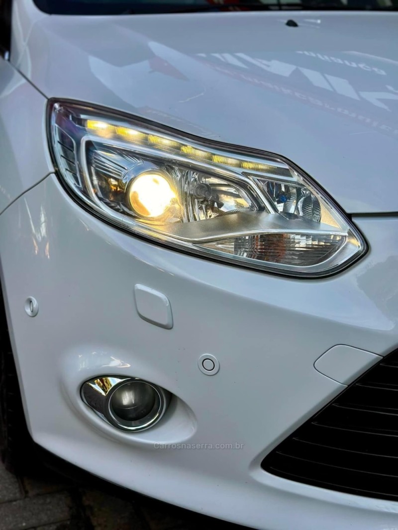 FOCUS 2.0 TITANIUM PLUS SEDAN 16V FLEX 4P AUTOMÁTICO - 2015 - ESTâNCIA VELHA