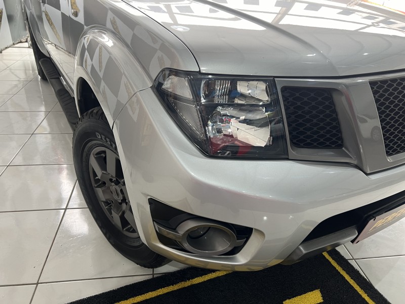 FRONTIER 2.5 SV ATTACK 4X4 CD TURBO ELETRONIC DIESEL 4P AUTOMÁTICO - 2015 - PORTãO