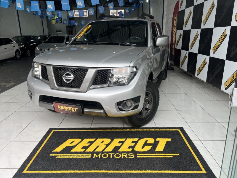 FRONTIER 2.5 SV ATTACK 4X4 CD TURBO ELETRONIC DIESEL 4P AUTOMÁTICO - 2015 - PORTãO