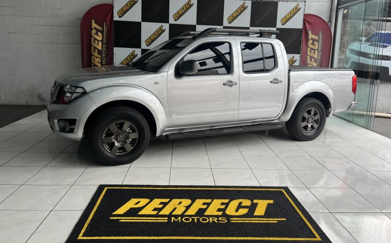 FRONTIER 2.5 SV ATTACK 4X4 CD TURBO ELETRONIC DIESEL 4P AUTOMÁTICO - 2015 - PORTãO