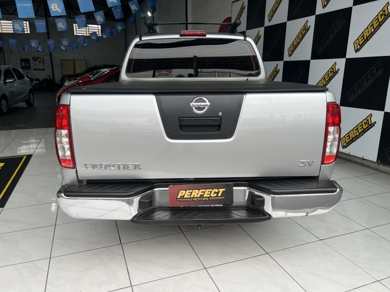 FRONTIER 2.5 SV ATTACK 4X4 CD TURBO ELETRONIC DIESEL 4P AUTOMÁTICO - 2015 - PORTãO