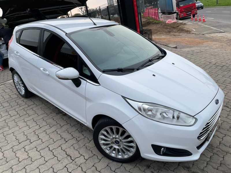 FIESTA 1.6 TITANIUM PLUS HATCH 16V FLEX 4P AUTOMÁTICO