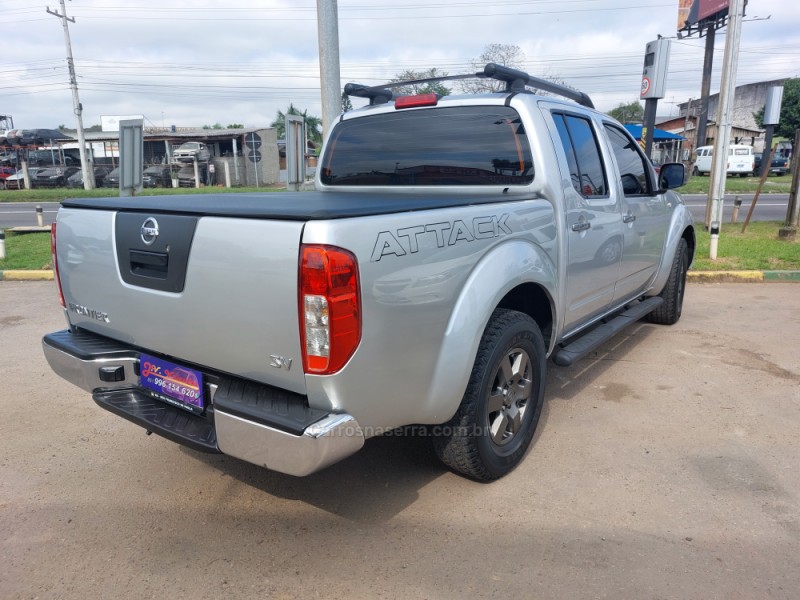 FRONTIER 2.5 SV ATTACK 4X4 CD TURBO ELETRONIC DIESEL 4P AUTOMÁTICO - 2015 - PORTãO